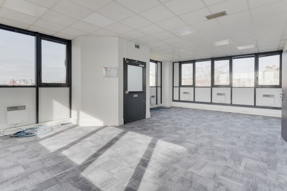 Bureau La Plaine Saint-Denis 1484m² Location bureau La Plaine Saint-Denis Seine-Saint-Denis OLBUR2106932 3